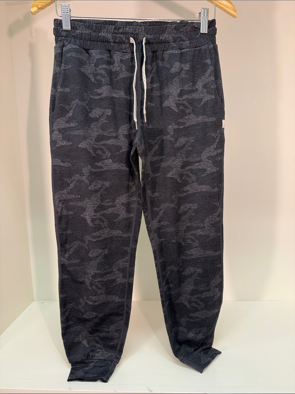 Vuori Performance Jogger Dark Gray Camo Size XS